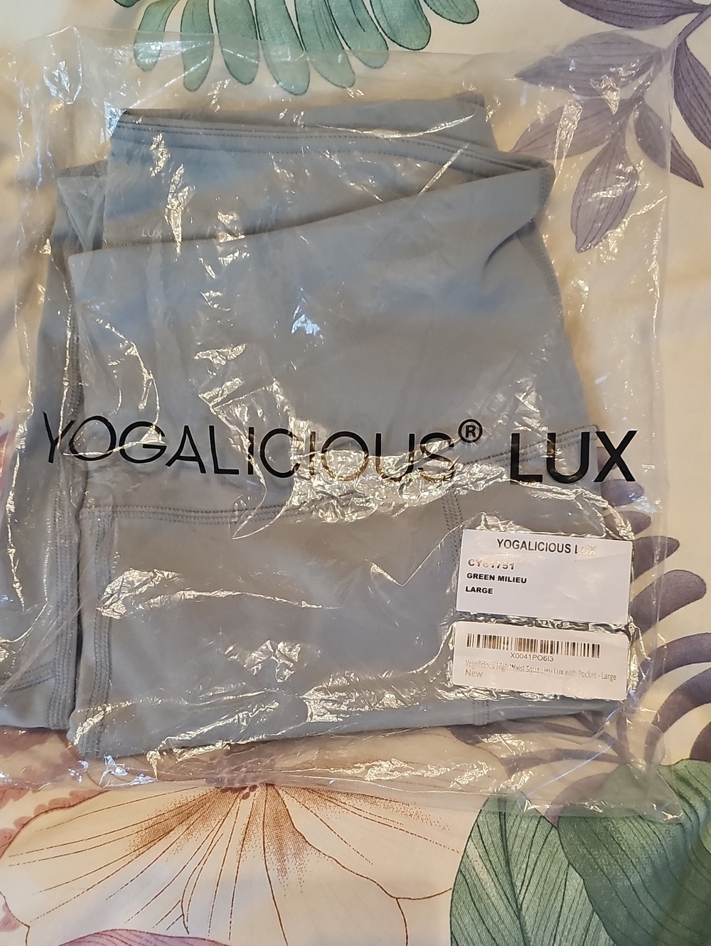 YOGALICIOUS LUX BRIGHTON CROP TIGHT NWT CAPRI L